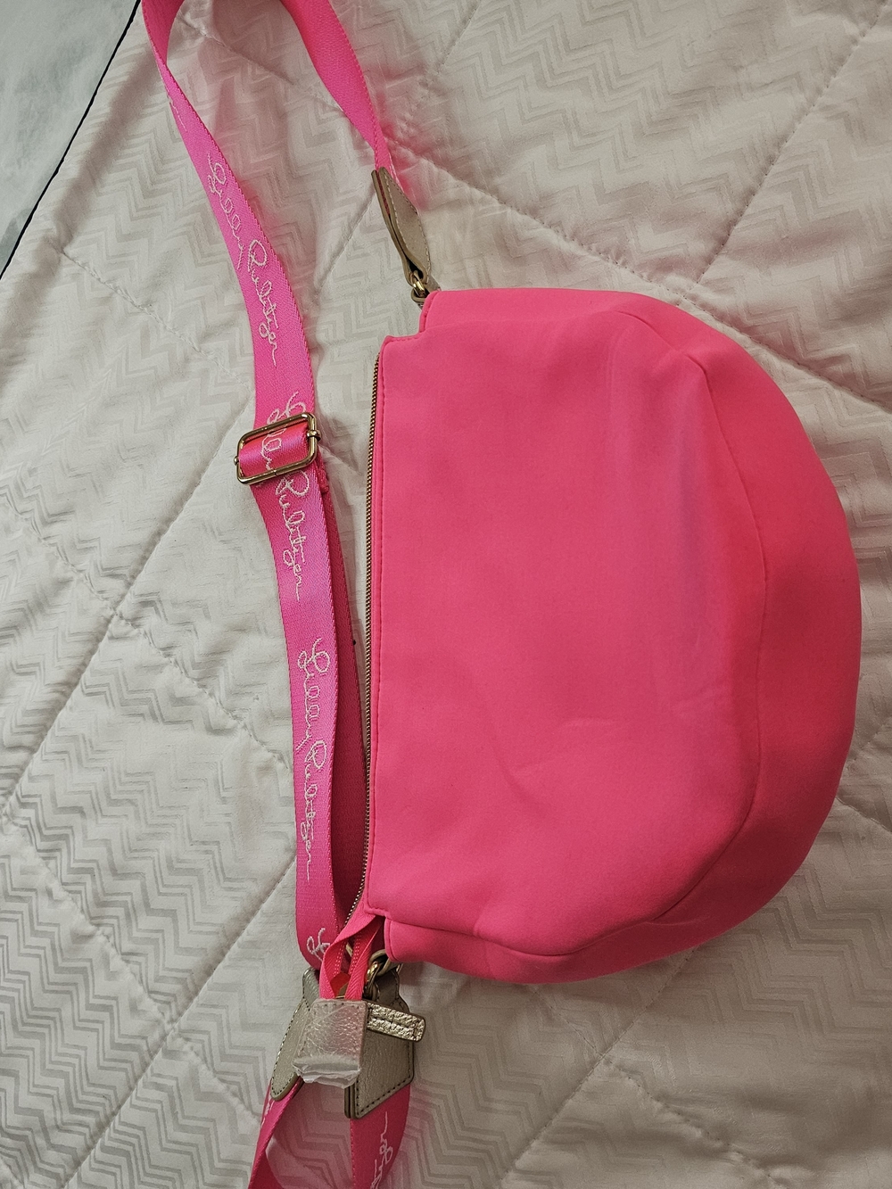 Lilly Pulitzer Neon Pink Crossbody with Gold-Tone Logo - Picture 3 of 4